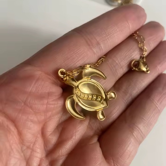 White Turtle 18K Gold Stainless Steel Waterproof Necklace - Picture 6 of 8